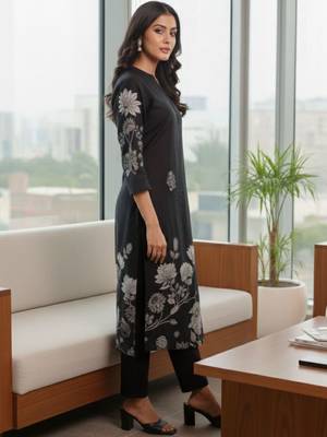 Women Floral Printed Regular Chanderi Silk Kurta with Trousers 3