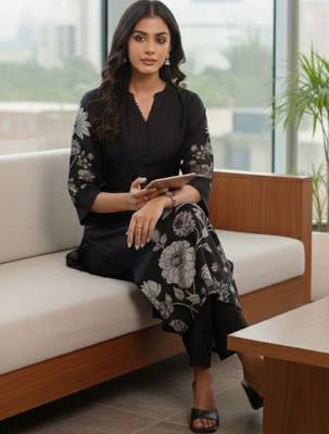 Women Floral Printed Regular Chanderi Silk Kurta with Trousers 4