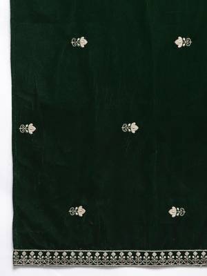 Winter floral Zari Embroidered Velvet Kurta Set with Dupatta. 5