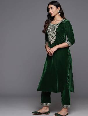 Winter floral Zari Embroidered Velvet Kurta Set with Dupatta. 6