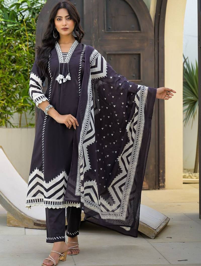 Women Printed Regular Thread Work Kurta with Trousers & With Dupatta