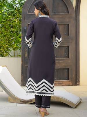 Women Printed Regular Thread Work Kurta with Trousers & With Dupatta 2