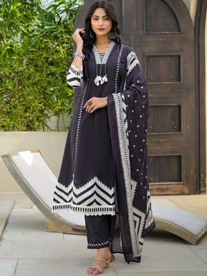 Women Printed Regular Thread Work Kurta with Trousers & With Dupatta 3