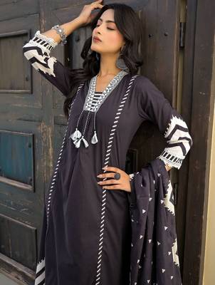 Women Printed Regular Thread Work Kurta with Trousers & With Dupatta 4