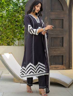 Women Printed Regular Thread Work Kurta with Trousers & With Dupatta 6