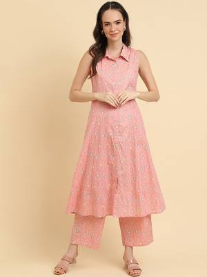 Women Floral Printed Regular Kurta with Trousers 1