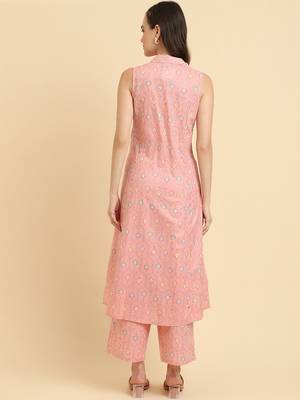 Women Floral Printed Regular Kurta with Trousers 4