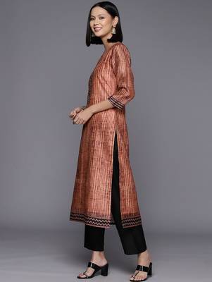 Printed Regular Sequinned Chanderi Silk Kurta with Trousers & Dupatta 6