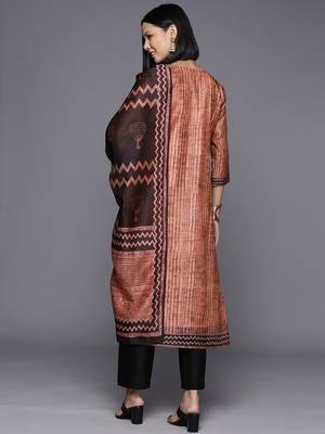 Printed Regular Sequinned Chanderi Silk Kurta with Trousers & Dupatta 7