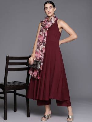 Women Silk Crepe Kurta with Trousers & With Dupatta 1