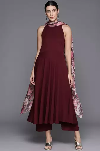 Women Silk Crepe Kurta with Trousers & With Dupatta