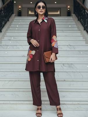 Women Floral Printed Regular Kurta with Trousers 2
