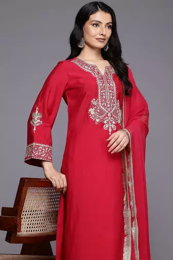 Ethnic Motifs Yoke Design Kurta With Trousers & Dupatta