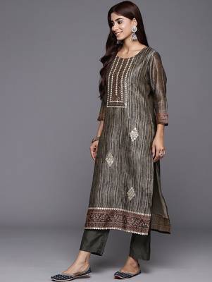 Ethnic Motifs Printed Chanderi Silk Gotta Patti Work Kurta & Trousers With Dupatta 5