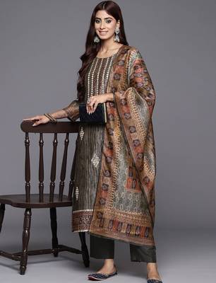 Ethnic Motifs Printed Chanderi Silk Gotta Patti Work Kurta & Trousers With Dupatta 7