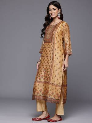 Women Floral Printed Regular Chanderi Silk Kurta With Trousers & Dupatta 5