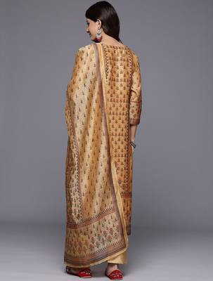 Women Floral Printed Regular Chanderi Silk Kurta With Trousers & Dupatta 6