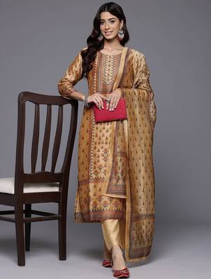 Women Floral Printed Regular Chanderi Silk Kurta With Trousers & Dupatta 7