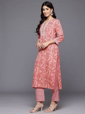 Ethnic Motifs Printed Zari Kurta With Trousers & Dupatta 5
