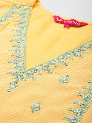 Floral Embroidered Thread Work Pure Cotton Kurta With Trousers & Dupatta 2