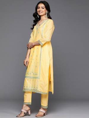 Floral Embroidered Thread Work Pure Cotton Kurta With Trousers & Dupatta 5