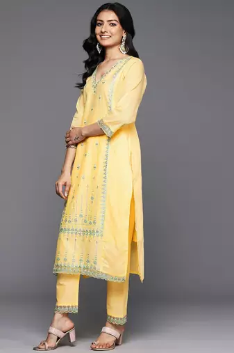 Floral Embroidered Thread Work Pure Cotton Kurta With Trousers & Dupatta