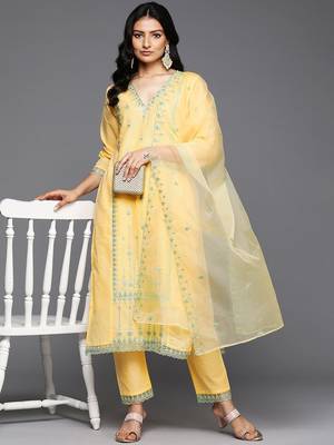 Floral Embroidered Thread Work Pure Cotton Kurta With Trousers & Dupatta 7