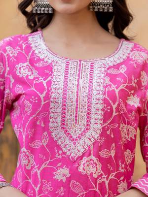 Floral Printed Regular Thread Work Kurta with Trouser & Dupatta 2