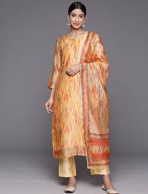 Women Printed Regular Chanderi Silk Kurta with Trousers & With Dupatta 4