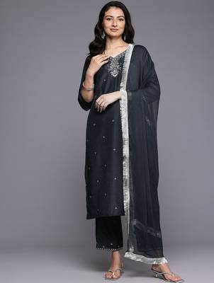 Ethnic Motifs Embroidered Sequinned Kurta With Trousers & Dupatta 5