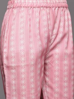 Women Pink Floral Printed Kurta with Trousers 3