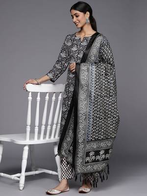 Women Digital Winter Printed Kurta Palazzo &Dupatta 6