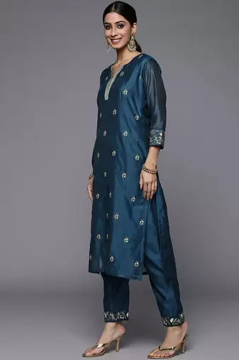 Women Navy Blue Floral Embroidered Thread Work Kurta with Trousers & With Dupatta