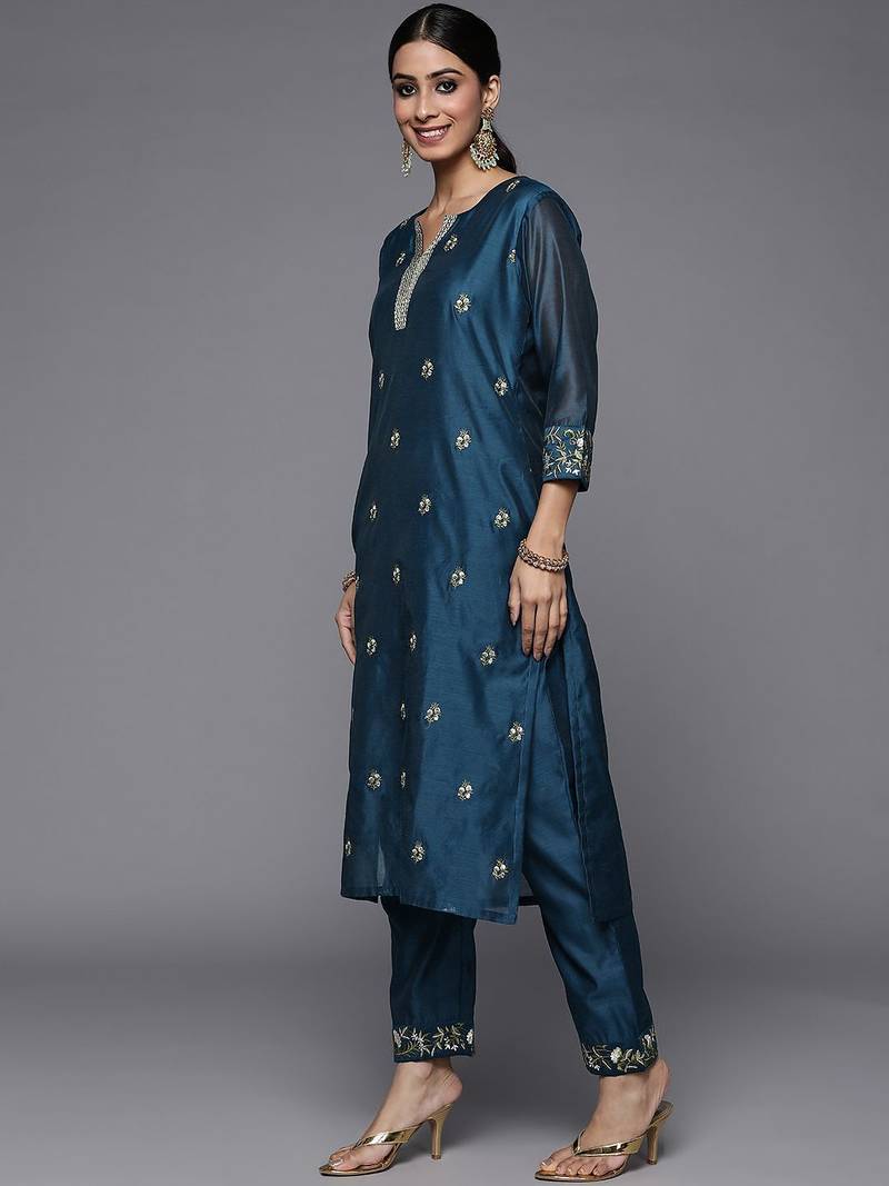 Women Navy Blue Floral Embroidered Thread Work Kurta with Trousers & With Dupatta
