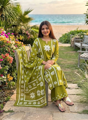 Beautiful jaipuri women olive green star kantha work cotton kurta pant and dupatta set 2