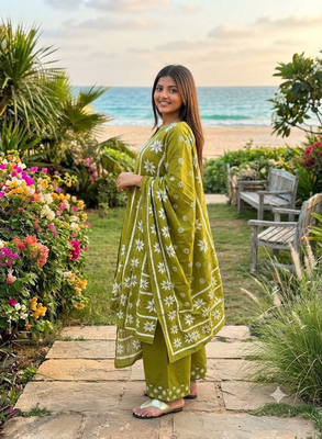 Beautiful jaipuri women olive green star kantha work cotton kurta pant and dupatta set 3