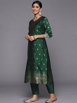 Women Green Kurta with Trousers & With Dupatta 6