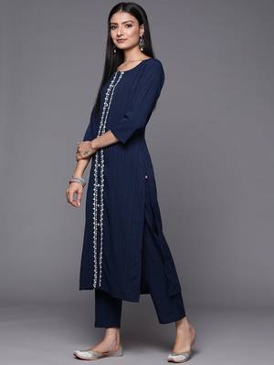Women Navy Blue Ethnic Motifs Embroidered Panelled Thread Work Kurta with Trousers 4