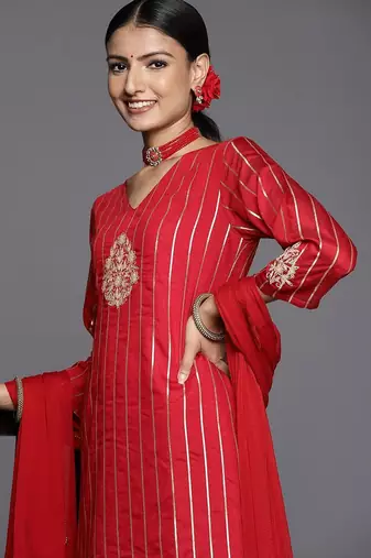 Women Red Floral Embroidered Kurta with Trousers & With Dupatta