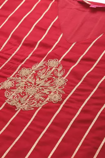 Women Red Floral Embroidered Kurta with Trousers & With Dupatta