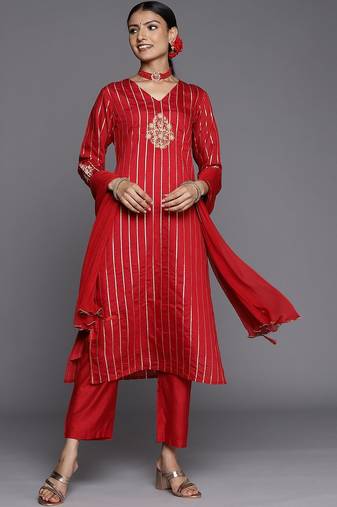 Women Red Floral Embroidered Kurta with Trousers & With Dupatta