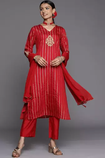 Women Red Floral Embroidered Kurta with Trousers & With Dupatta