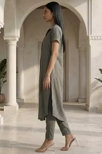 Women Regular Kurta with Trousers