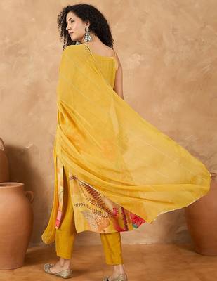 Floral Printed Beads & Stones Kurta With Trousers & Dupatta 6