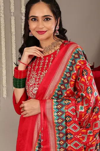 Women Jaquard Kurta Set With Printed Patola Dupatta