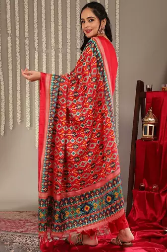 Women Jaquard Kurta Set With Printed Patola Dupatta