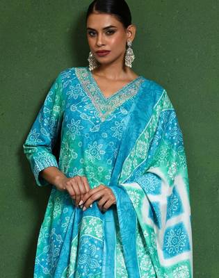 Women Printed Regular Kurta with Trousers & With Dupatta 2