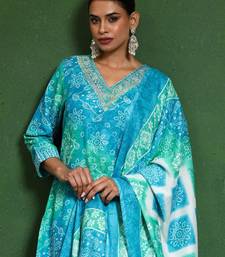 Women Printed Regular Kurta with Trousers & With Dupatta