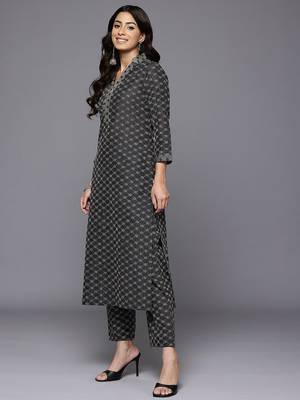 Woven Design Kurta with Trousers & With Dupatta 5