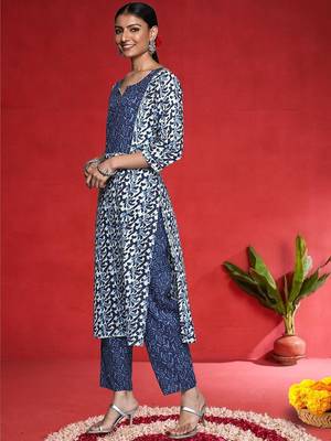 Women Abstract Printed Mirror Work Pure Cotton Kurta With Trousers & Dupatta 5